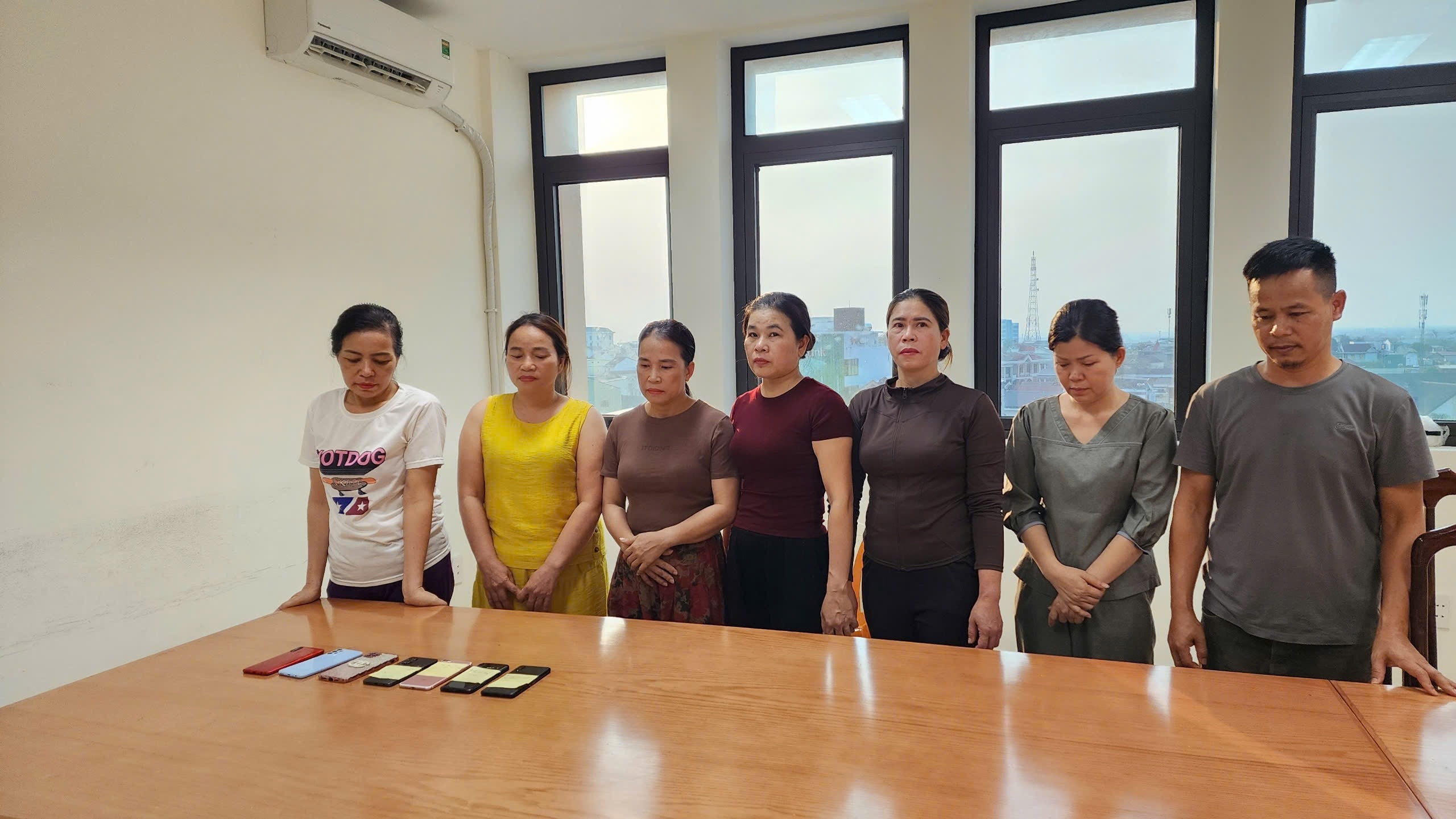 Những kẻ trong đường dây ghi lô đề do Nguyễn Thị Dung cầm đầu.
