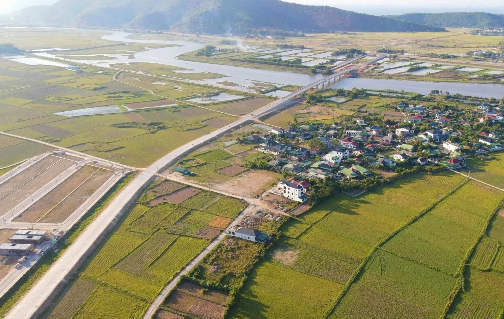 Tuyến đường ven biển qua huyện Nghi Lộc đang dần được hình thành.Ảnh: P