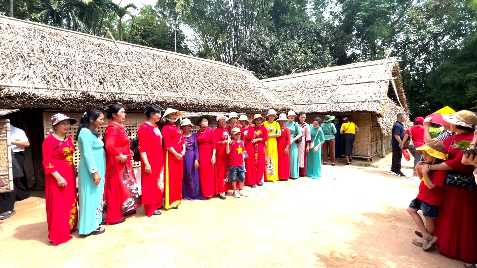 Bước chân khắp miền hướng về quê Bác dịp nghỉ lễ 30/4 và 1/5