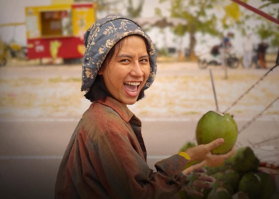 Cô tiếp tục có một vai trong dự án Lật mặt của Lý Hải.