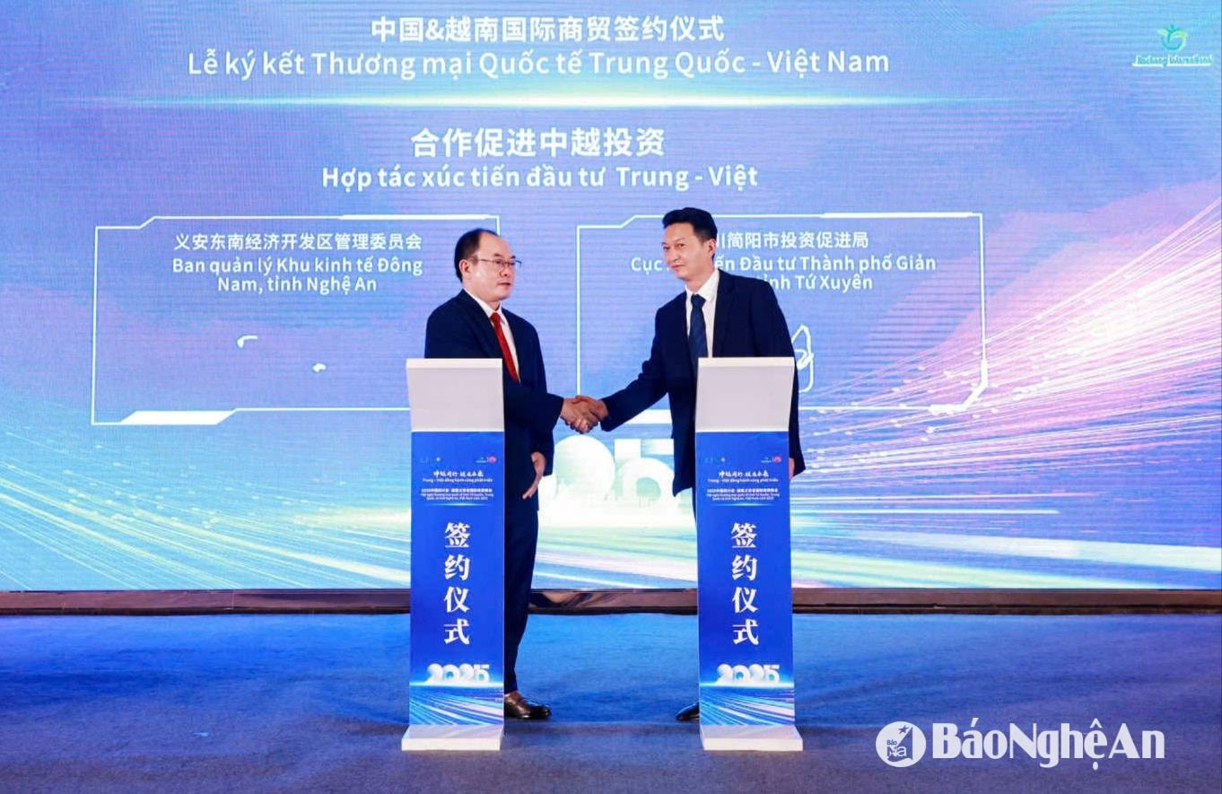 Ban Quản lý KKT Đông Nam Nghệ An (Việt Nam) và Phòng Xúc tiến đầu tư thành phố Giản Dương, tỉnh Tứ Xuyên (Trung Quốc) ký Bản ghi nhớ hợp tác về đầu tư