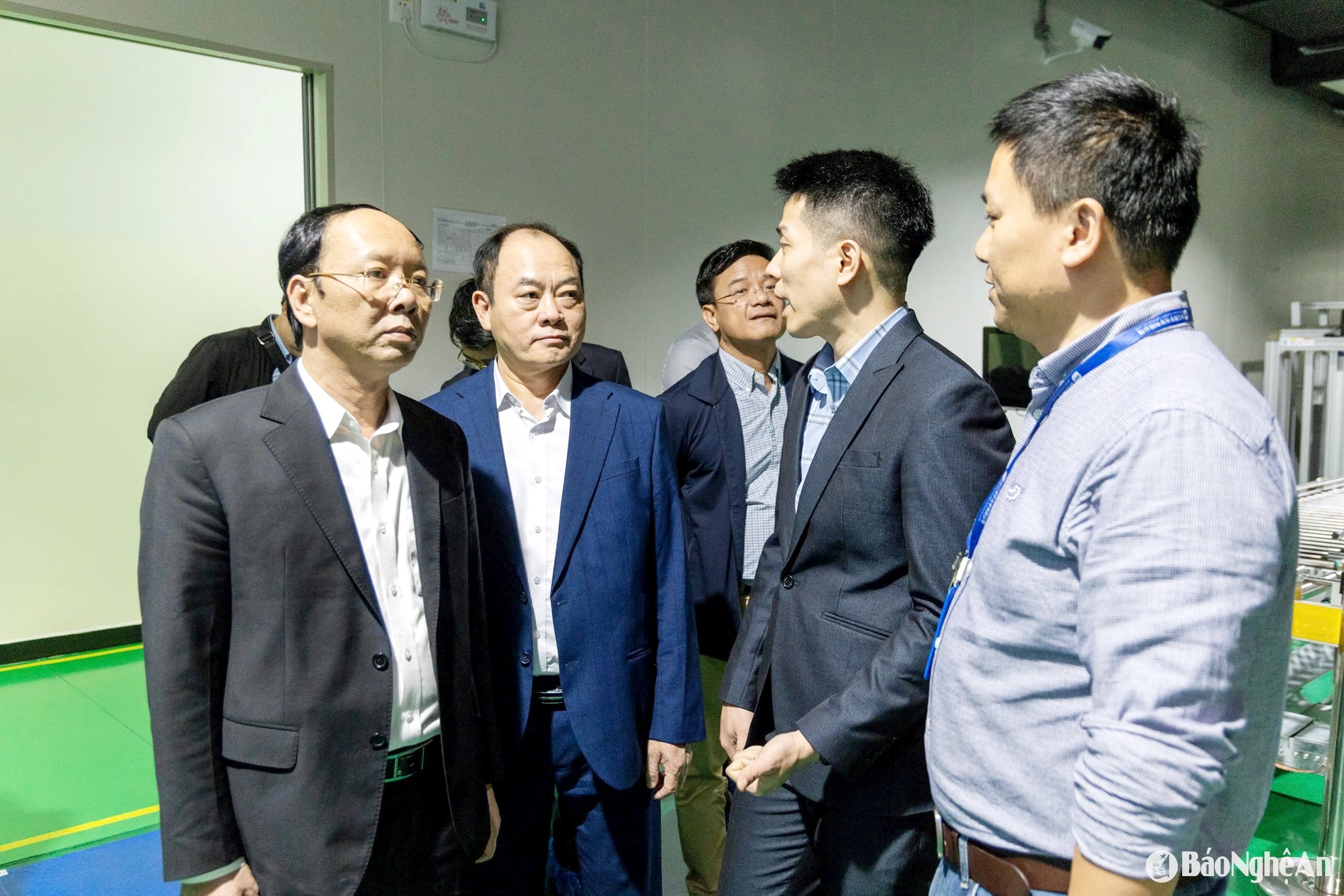 trao đổi với Dn Trung Quốc. Ảnh Đặng Hằng
