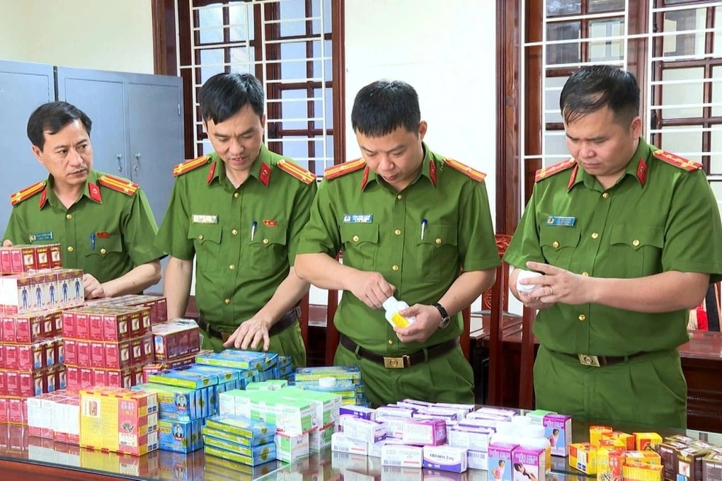 Lực lượng Công an kiểm tra