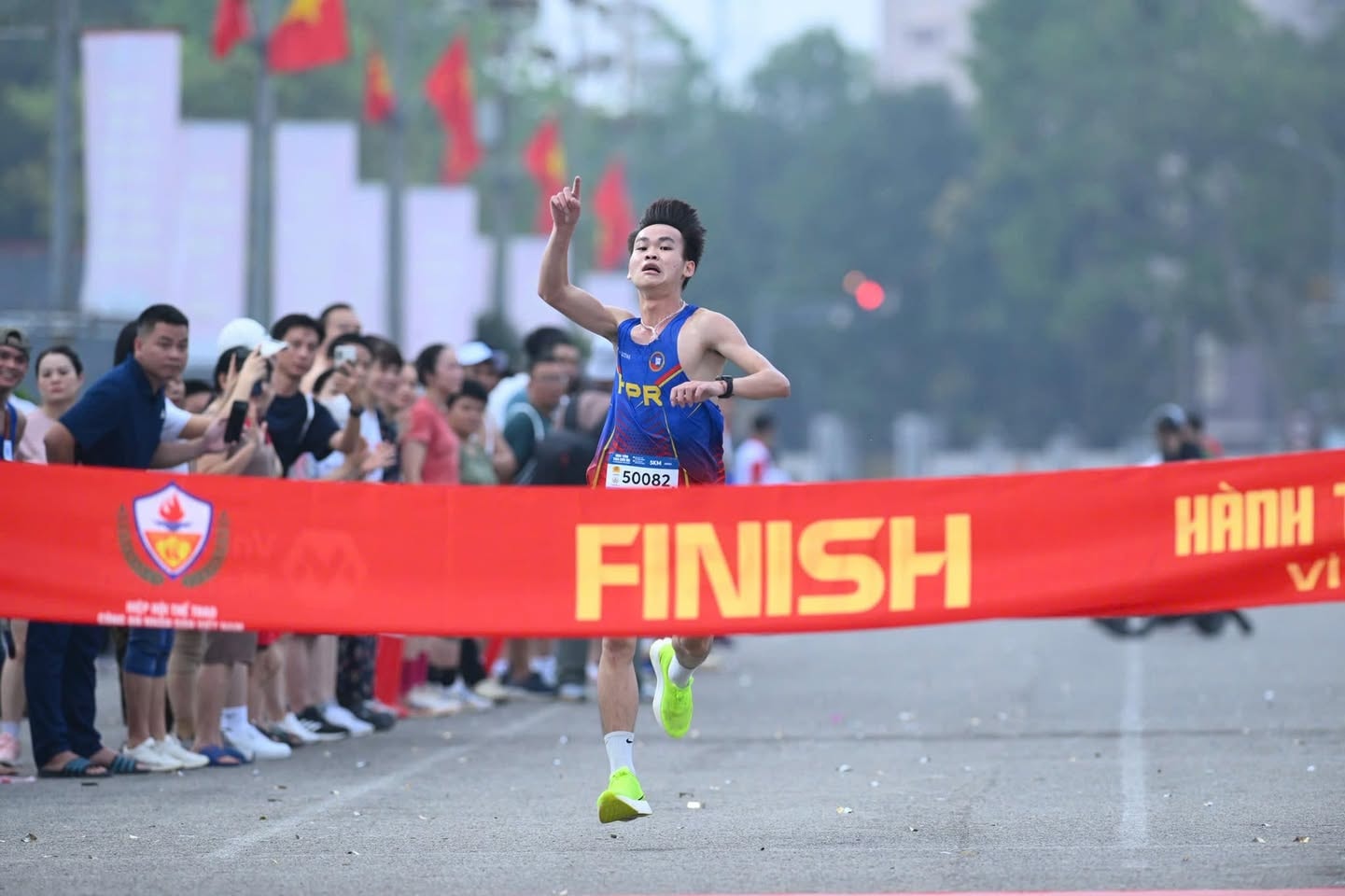 Nhà vô địch nam cự ly 5km nam Bùi Thanh Dưỡng