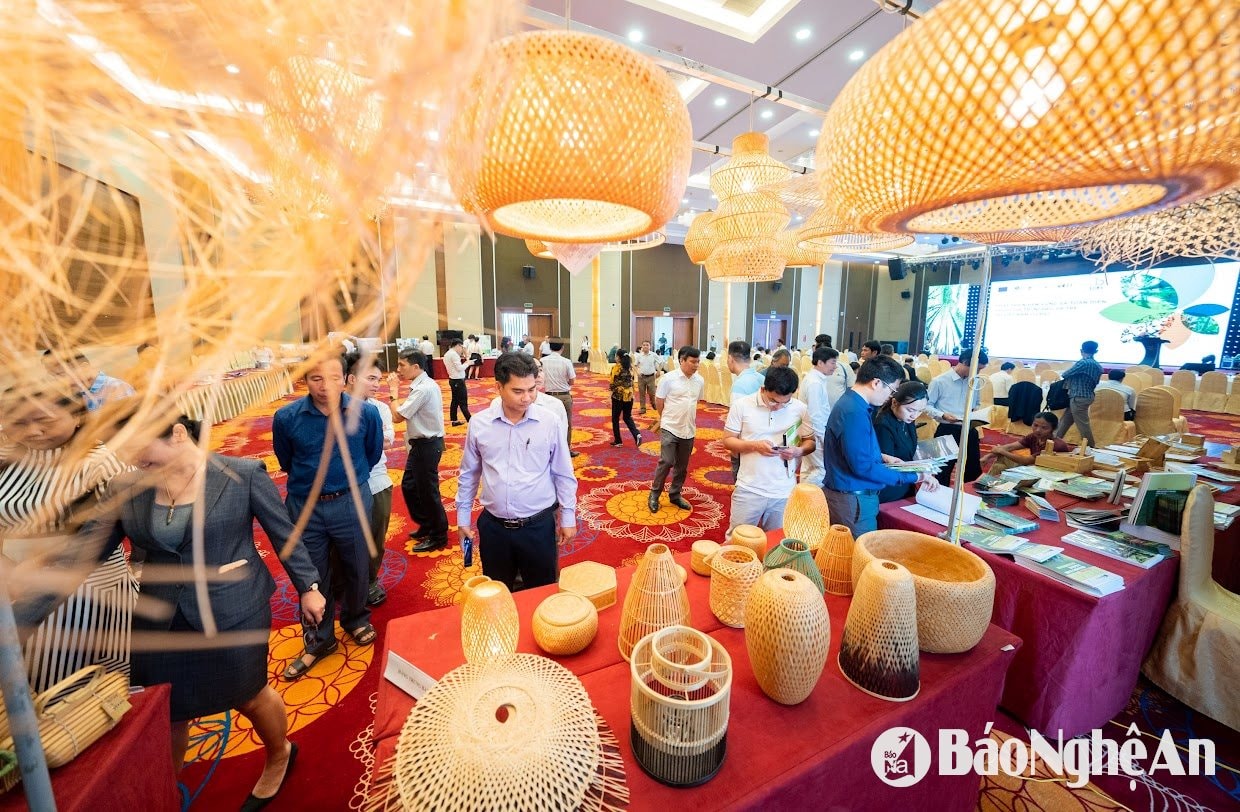 Những sản phẩm 5 sao OCOP hiện có mặt khắp 5 châu, ở các hội chợ thương mại Quốc tế. Ảnh: CSCC