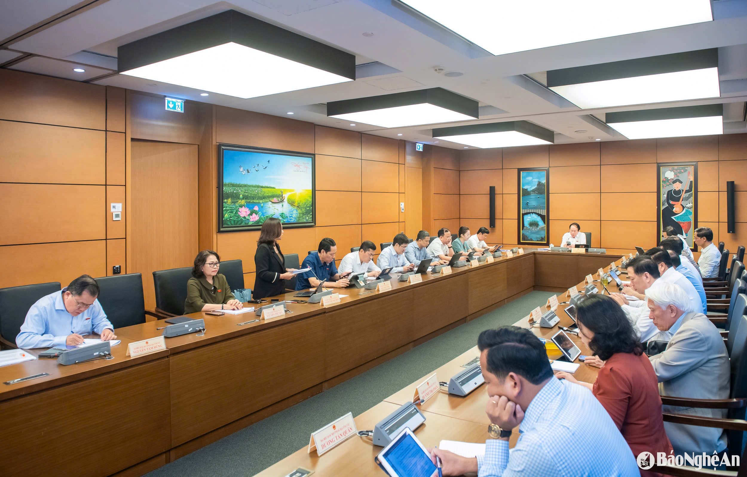 Đoàn ĐBQH Nghệ An tham gia thảo luận tại Tổ 4 cùng với Đoàn ĐBQH TP. Hải Phòng và tỉnh Bà Rịa - Vũng Tàu. Ảnh: Nghĩa Đức