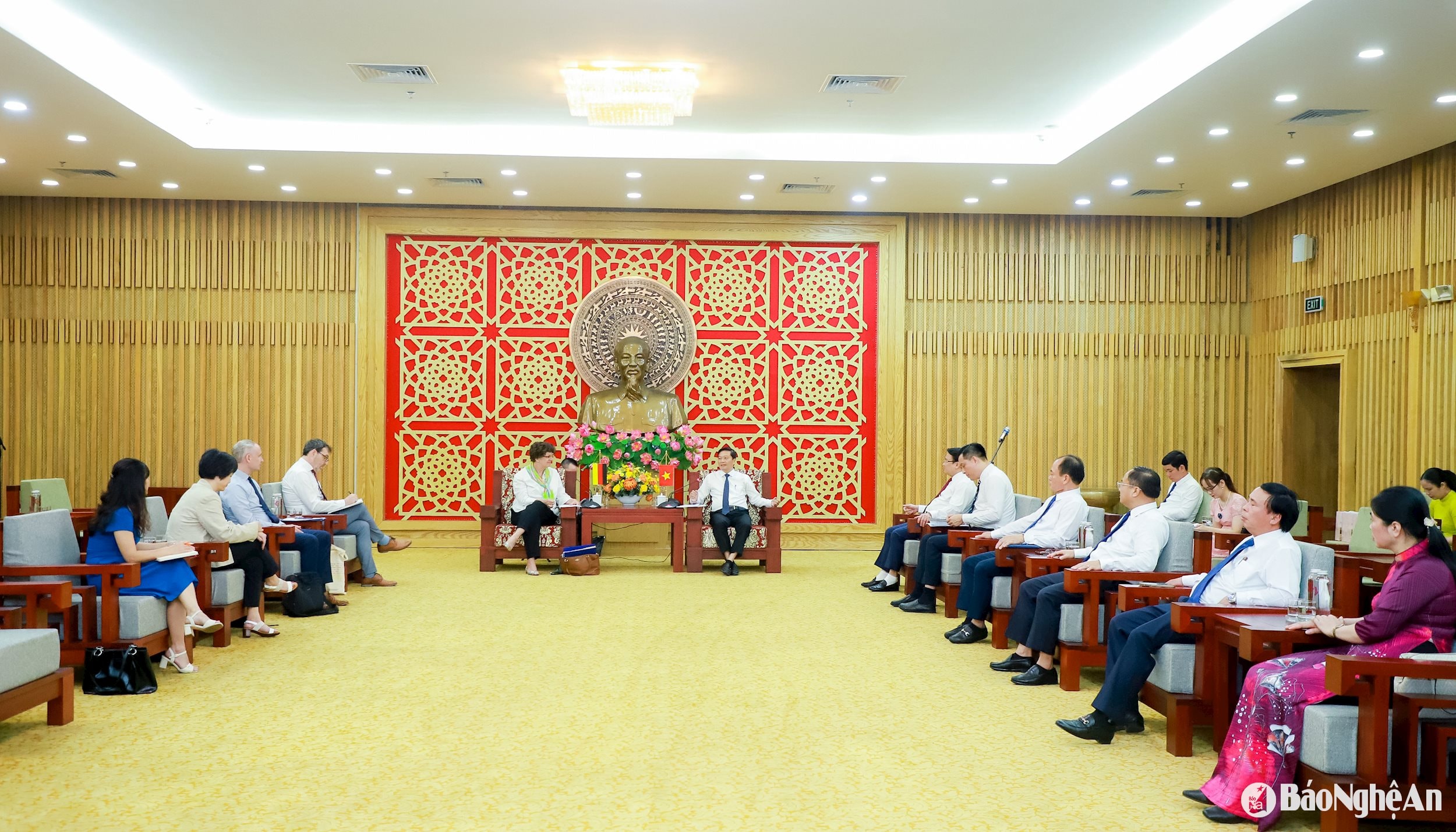 Chủ tịch UBND tỉnh Nghệ An Lê Hồng Vinh