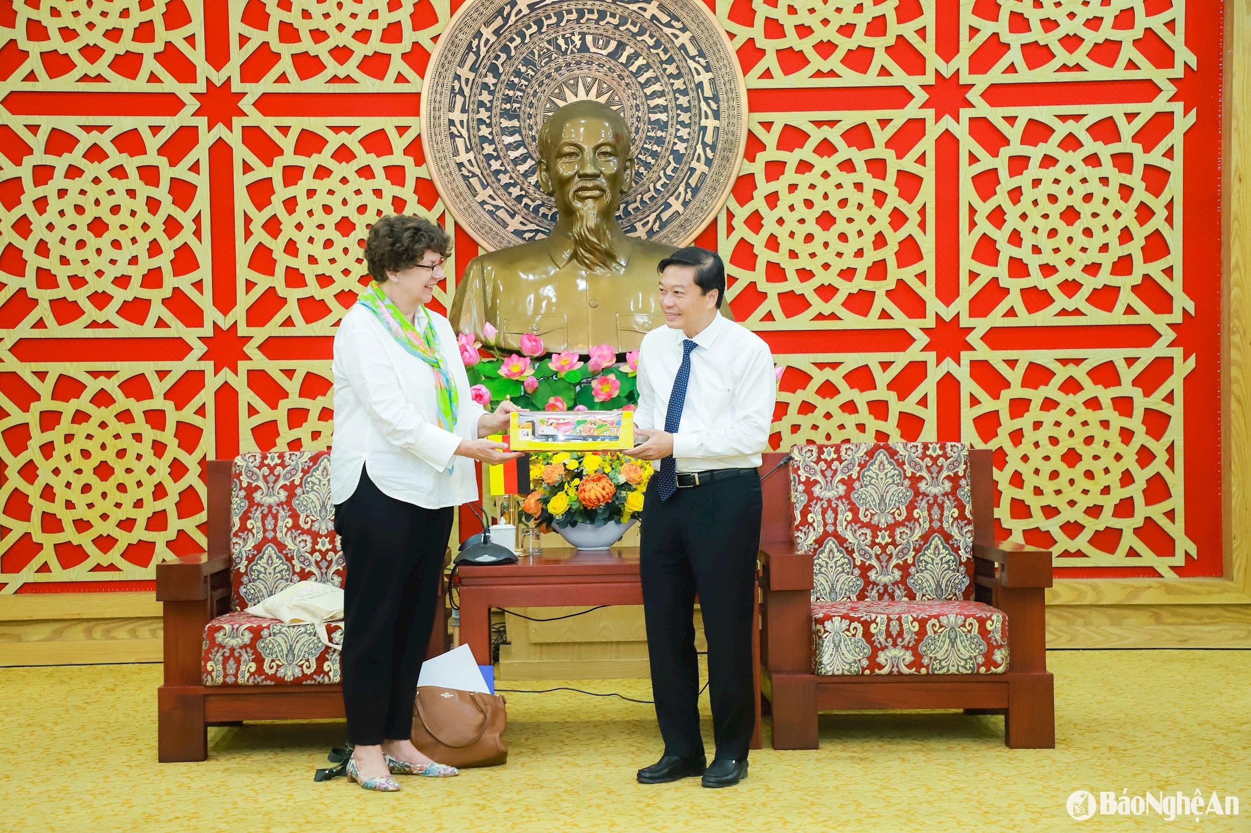 Chủ tịch UBND tỉnh Nghệ An Lê Hồng Vinh