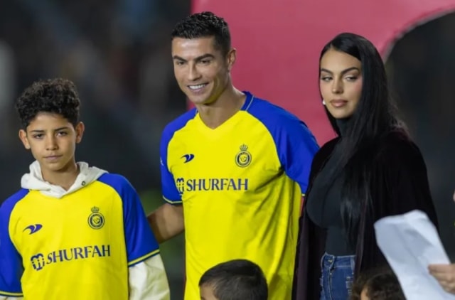 cristiano-ronaldo-jr-chinh-thuc-gia-nhap-clb-moi-the-se-lam-dieu-khong-tuong-343906.jpg