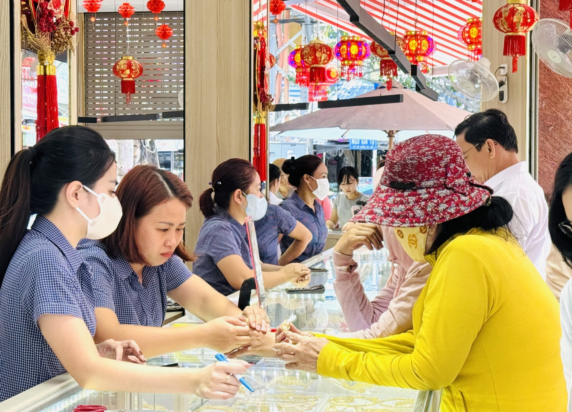 Giá vàng ngày 6/5: Giá vàng tăng mạnh vì thuế quan mới