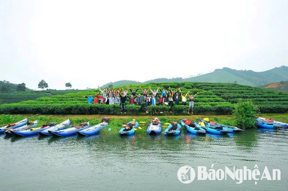 Nhiều năm qua, vùng Đảo Chè - Cầu Cau, xã Thanh An, huyện Thanh Chương là điểm đến hấp dẫn của du khách các nơi khi về Nghệ An. Ảnh: Nguyễn Văn Diện (Trung tâm VHTDTT Thanh Chương)