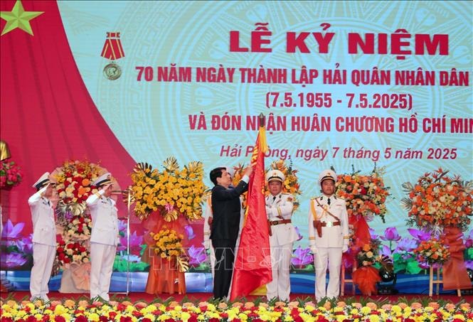 Chủ tịch nước: Hải quân cần phát huy truyền thống làm chủ vùng biển, quyết chiến, quyết thắng- Ảnh 1. Chủ tịch nước: Hải quân cần phát huy truyền thống làm chủ vùng biển, quyết chiến, quyết thắng- Ảnh 1.