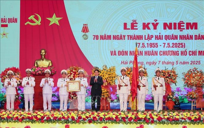 Chủ tịch nước: Hải quân cần phát huy truyền thống làm chủ vùng biển, quyết chiến, quyết thắng- Ảnh 2. Chủ tịch nước: Hải quân cần phát huy truyền thống làm chủ vùng biển, quyết chiến, quyết thắng- Ảnh 2.