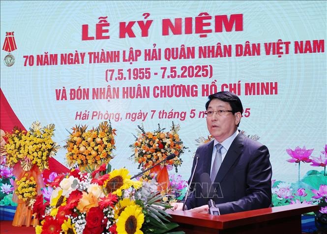 Chủ tịch nước: Hải quân cần phát huy truyền thống làm chủ vùng biển, quyết chiến, quyết thắng- Ảnh 3. Chủ tịch nước: Hải quân cần phát huy truyền thống làm chủ vùng biển, quyết chiến, quyết thắng- Ảnh 3.