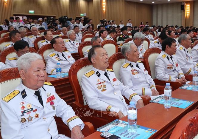 Chủ tịch nước: Hải quân cần phát huy truyền thống làm chủ vùng biển, quyết chiến, quyết thắng- Ảnh 4. Chủ tịch nước: Hải quân cần phát huy truyền thống làm chủ vùng biển, quyết chiến, quyết thắng- Ảnh 4.