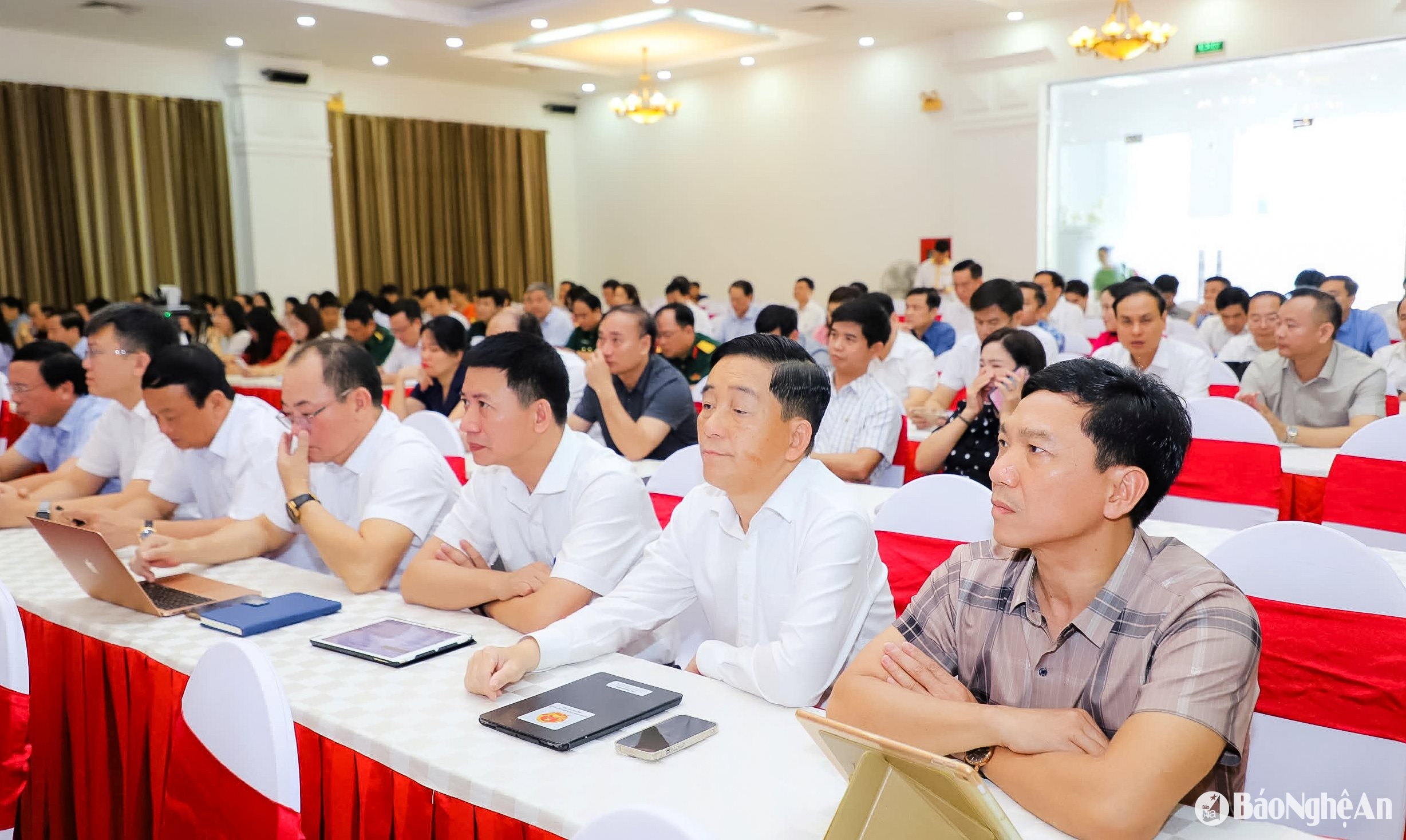 bna_a3c66cb41335a16bf824.jpg