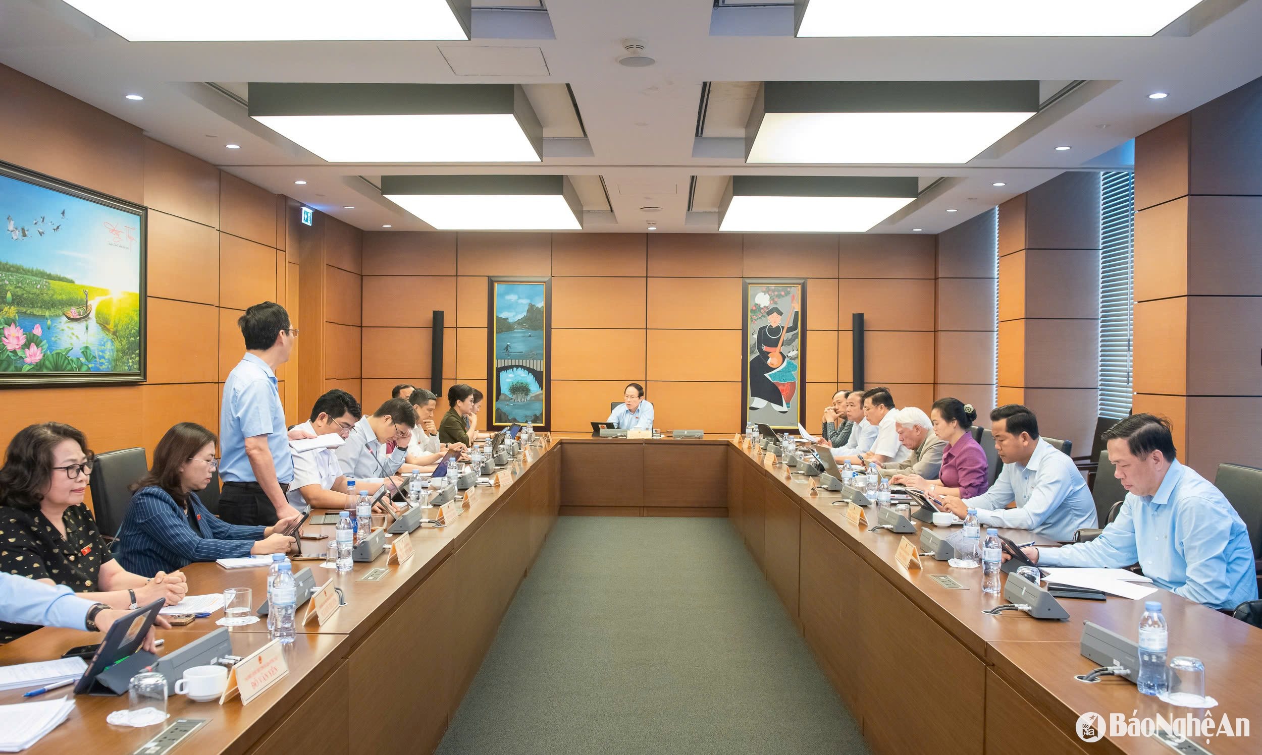 Quốc hội ngày 8-5 12
