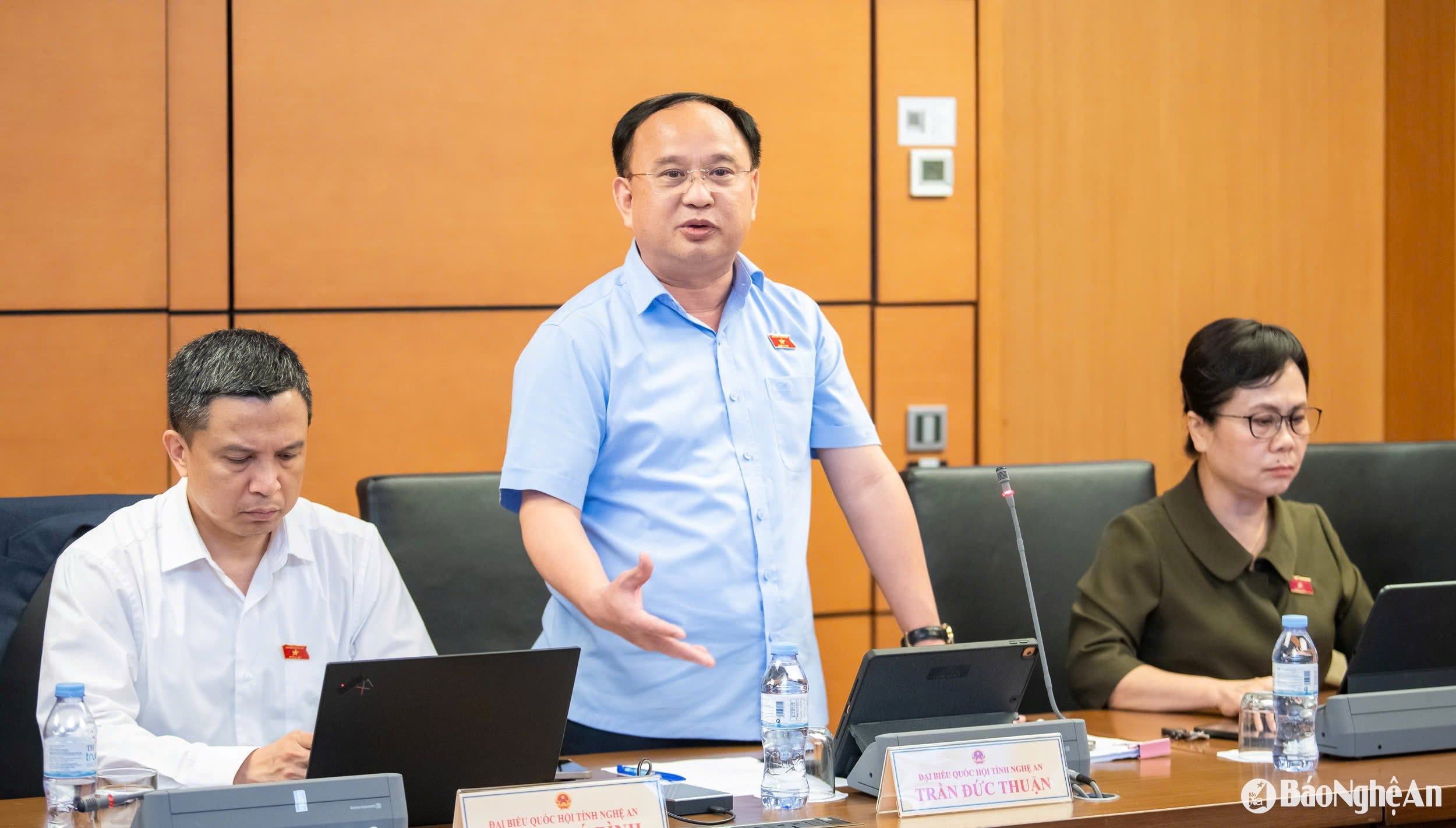 Quốc hội ngày 8-5 17