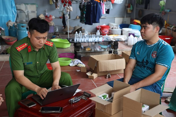 Triệt phá cơ sở sản xuất, buôn bán số lượng lớn sản phẩm mỹ phẩm giả -0