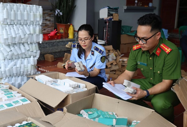 Triệt phá cơ sở sản xuất, buôn bán số lượng lớn sản phẩm mỹ phẩm giả -2