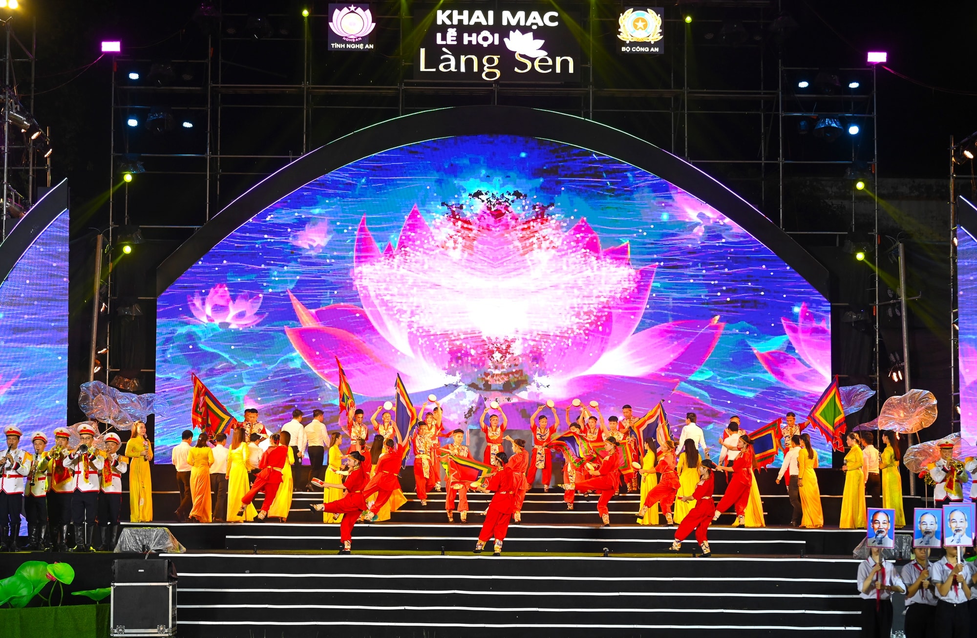 Lễ hội Làng Sen