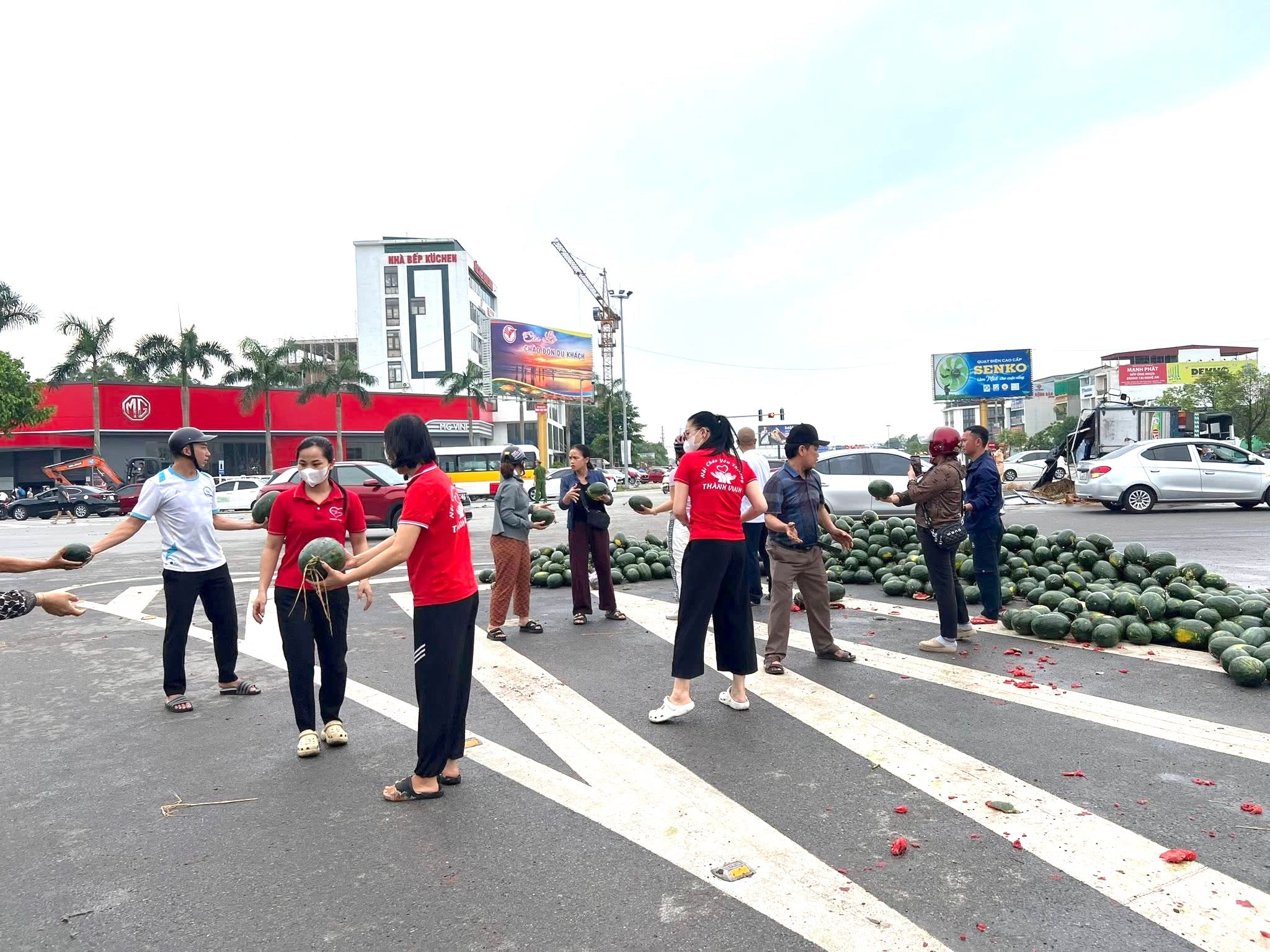 tai nạn xe dưa hấu ảnh NVCC00003