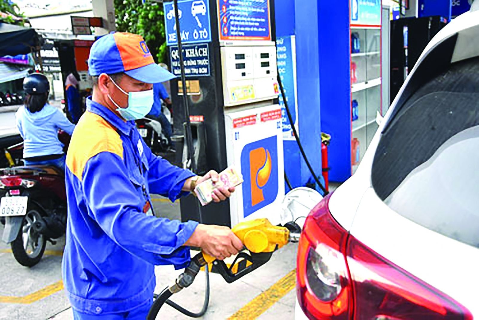 Giá xăng dầu hôm nay 13/5/2025: Quay đầu giảm nhẹ