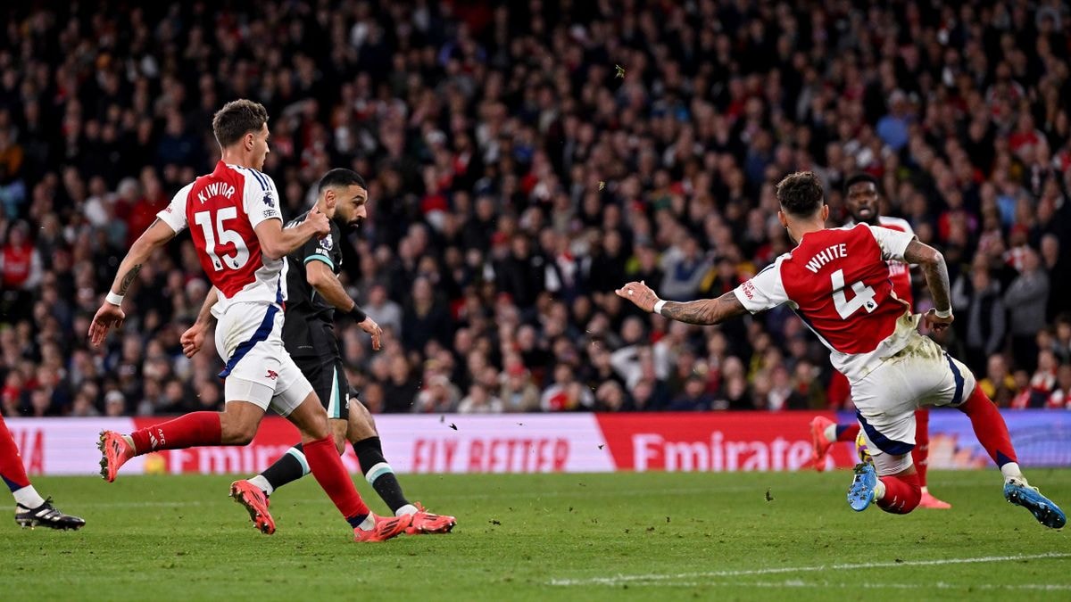 Arsenal 2-2 Liverpool: Late Mohamed Salah strike earns Arne Slot's side point at injury-hit Guuners in Premier League - Eurosport