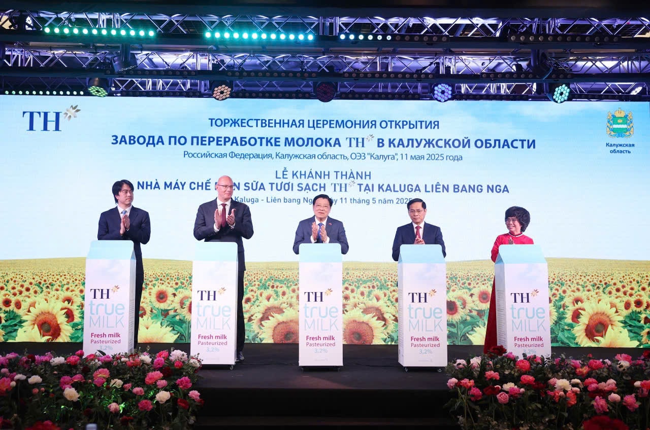 nghi thức nhấn nút khánh thành (tại Moscow)