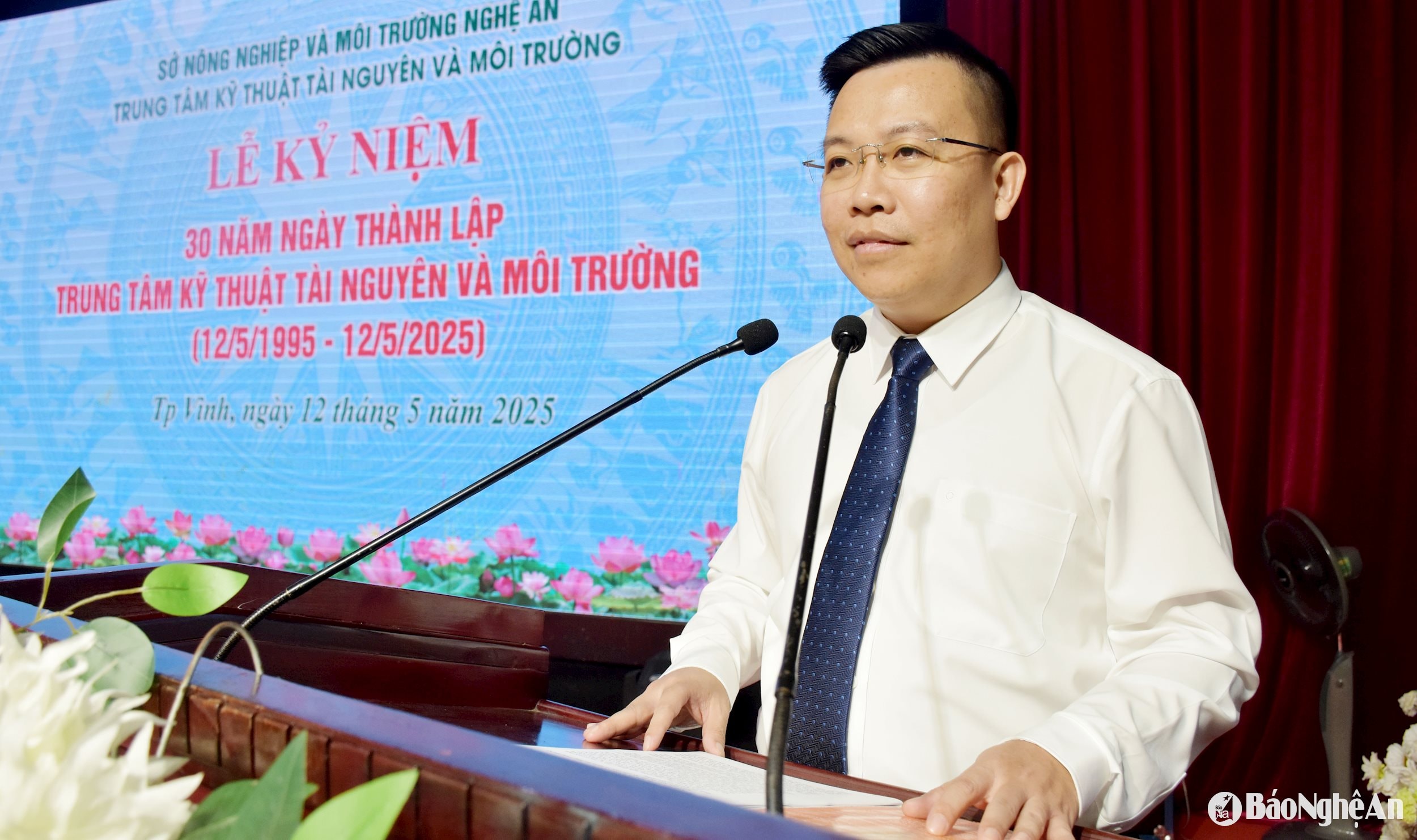 Ông Nguyễn Danh Thông- Giám đốc Trung tâm Kỹ thuật Tài nguyên và Môi trường Nghệ An đọc diễn văn tại buổi lễ. Ảnh: Thu Hương