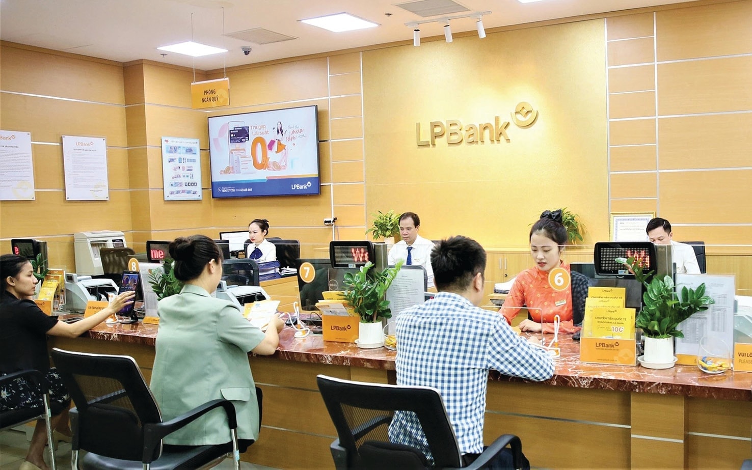 Lãi suất tiền gửi tại quầy và online của LPBank tháng 5/2025