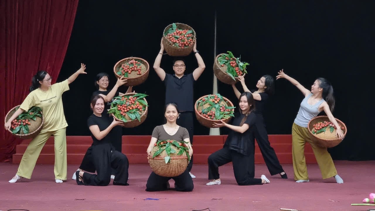 Đoàn nghệ thuật quần chúng tỉnh Hải Dương tập luyện tiết mục