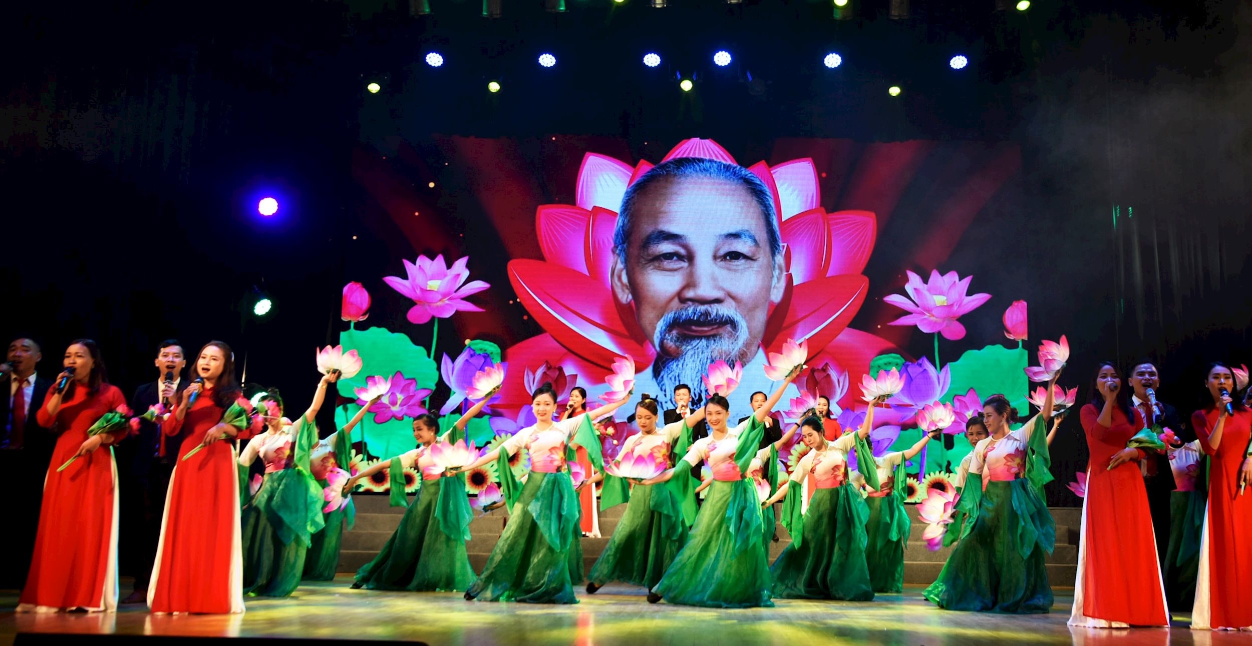Tiếng hát làng sen