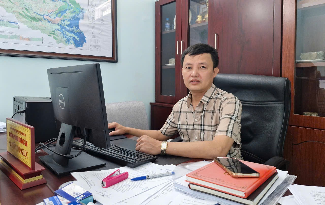 Ông Nguyễn Công Lực Phó Trưởng đoàn kiểm tra liên ngành theo Quyết định số 4098/QĐ-UBND của UBND tỉnh trao đổi với PV Báo Nghệ An. Ảnh: Nhật Lân