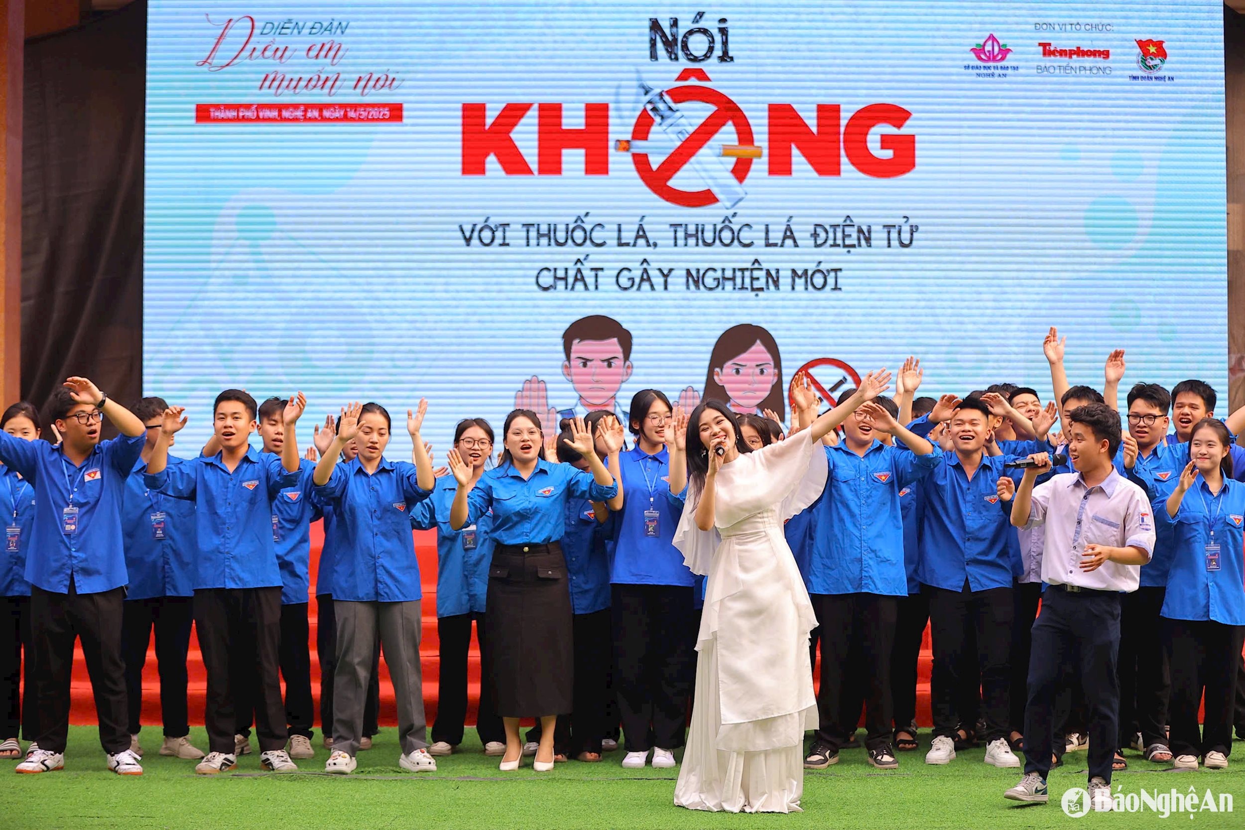 Ca sỹ Hà Myo giao luu