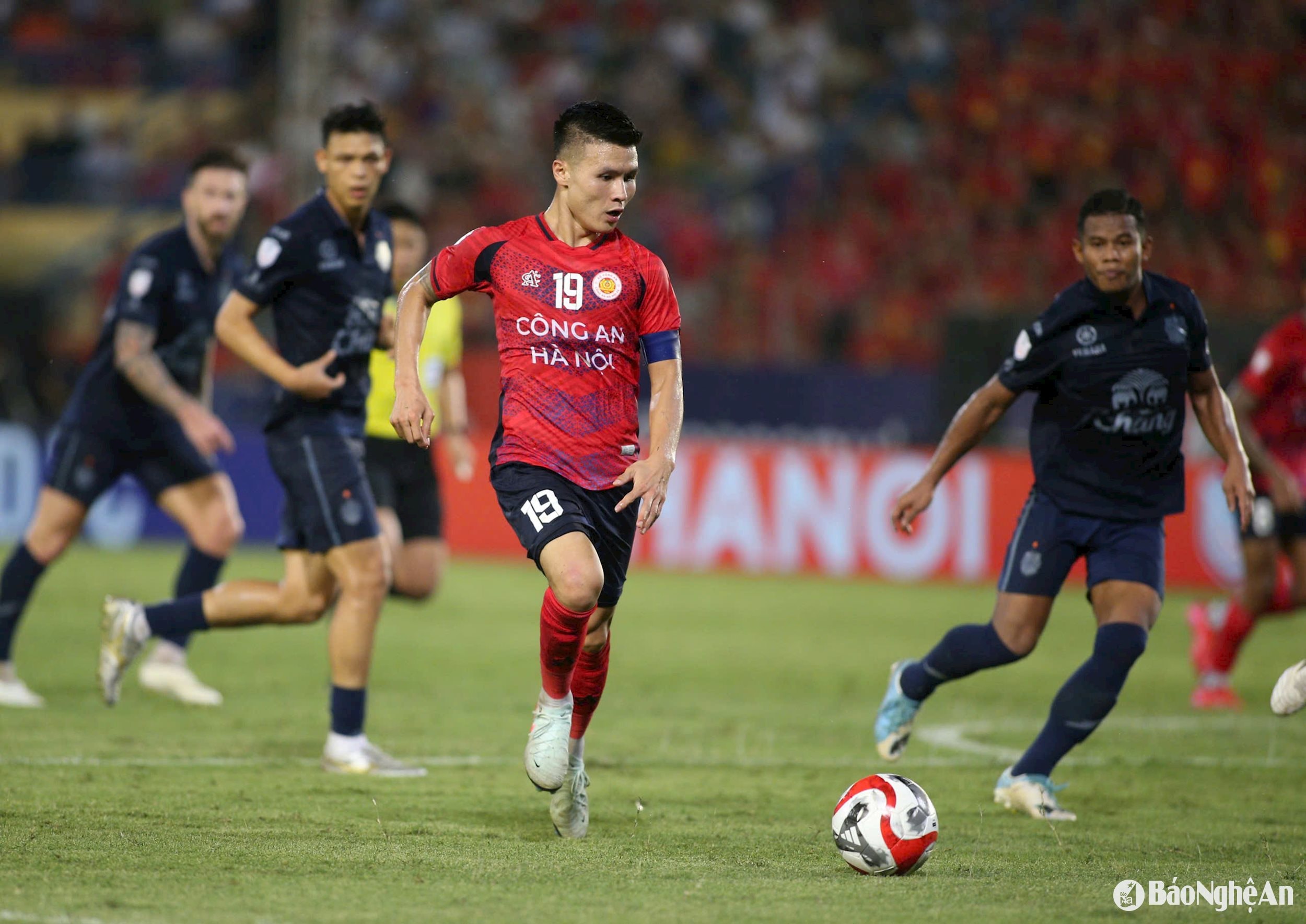 Công an Hà Nội để Buriram cầm hòa tiếc nuối trên sân Hàng Đẫy