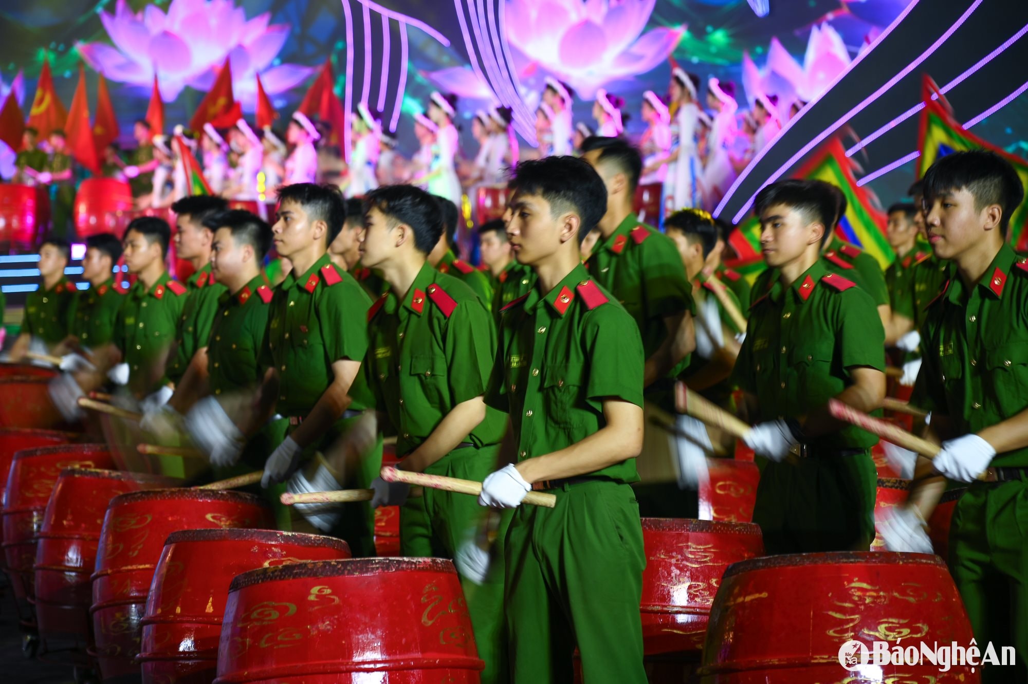 Tổng Bí thư LV với Nghệ An-107