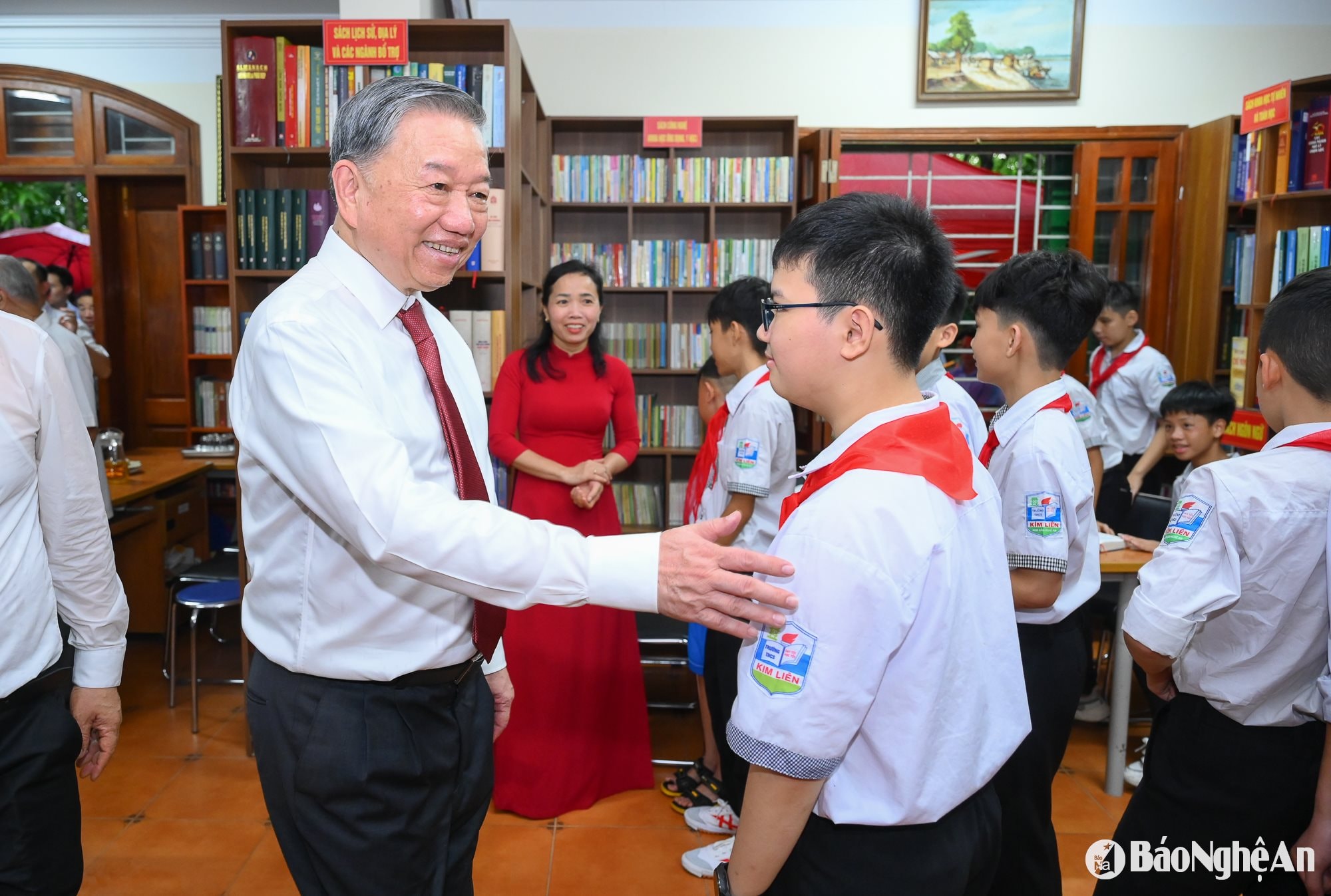 Tổng Bí thư LV với Nghệ An-69