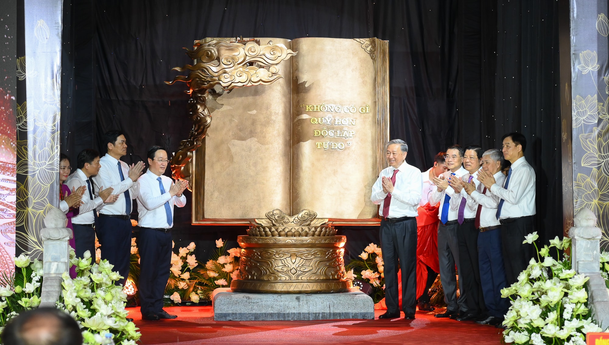 Tổng Bí thư LV với Nghệ An-74