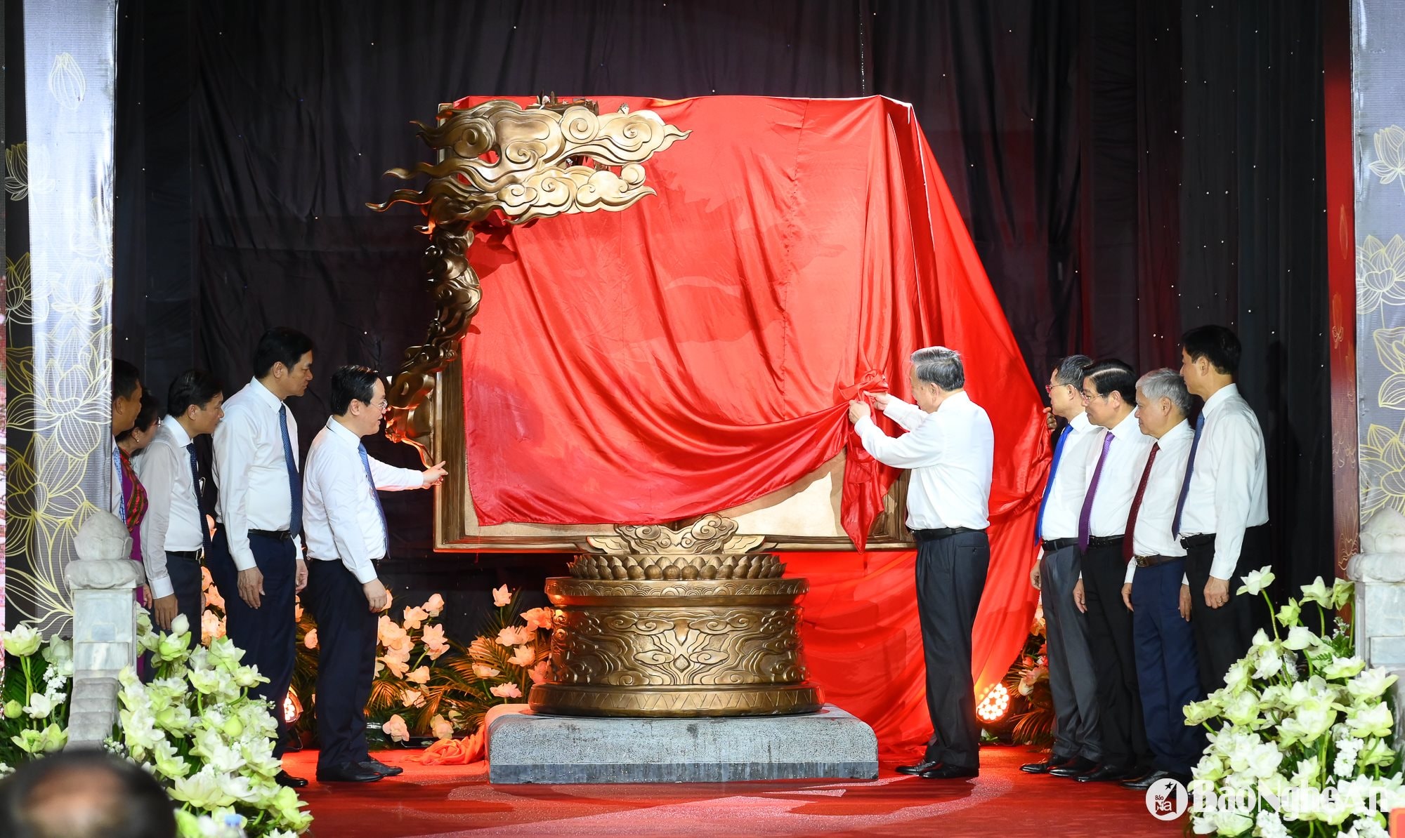 Tổng Bí thư LV với Nghệ An-75