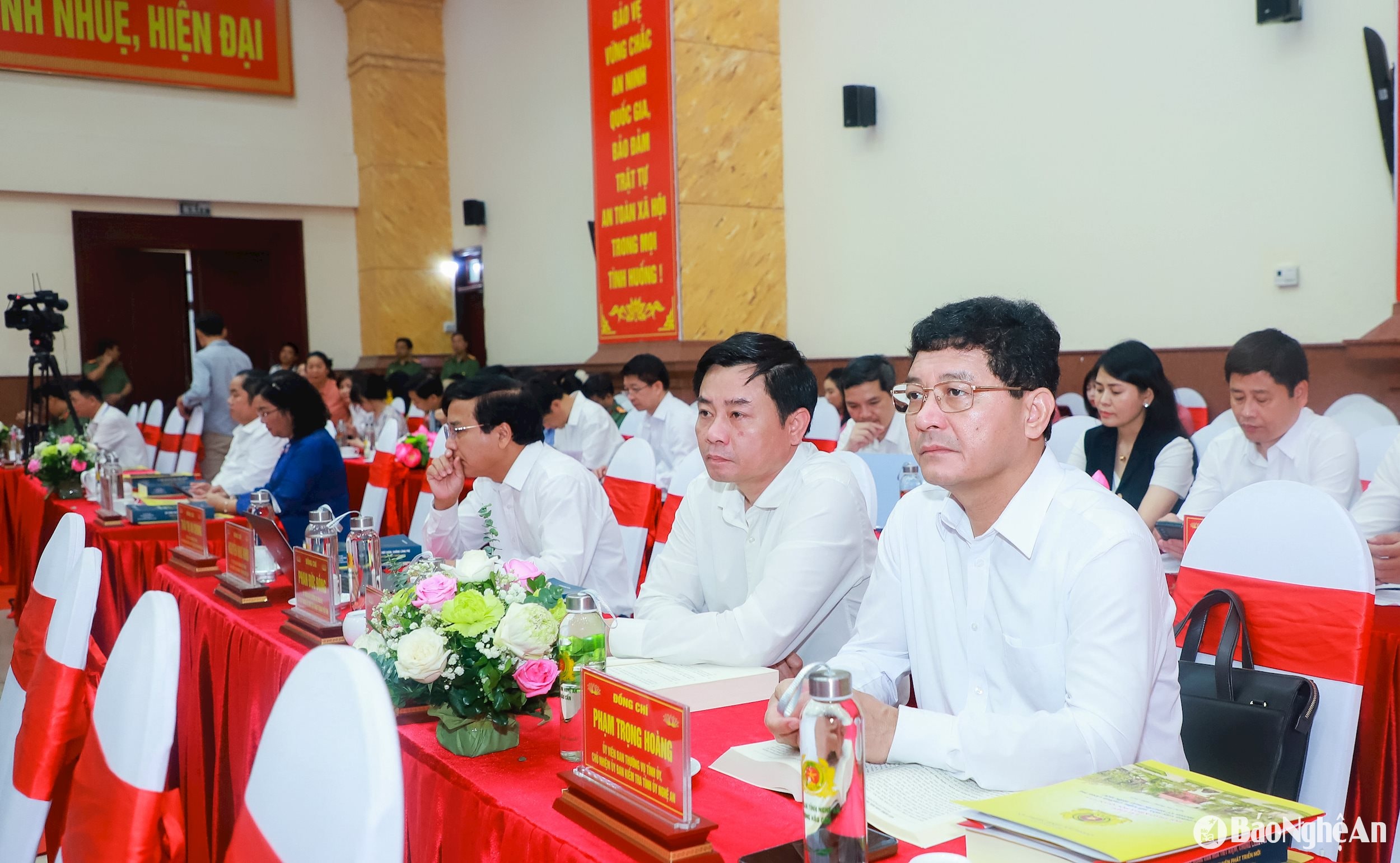 Các đại biểu dự Hội thảo Khoa học quốc gia “Xây dựng văn hóa tiết kiệm, chống lãng phí trong kỷ nguyên phát triển mới”. Ảnh: Thành Duy