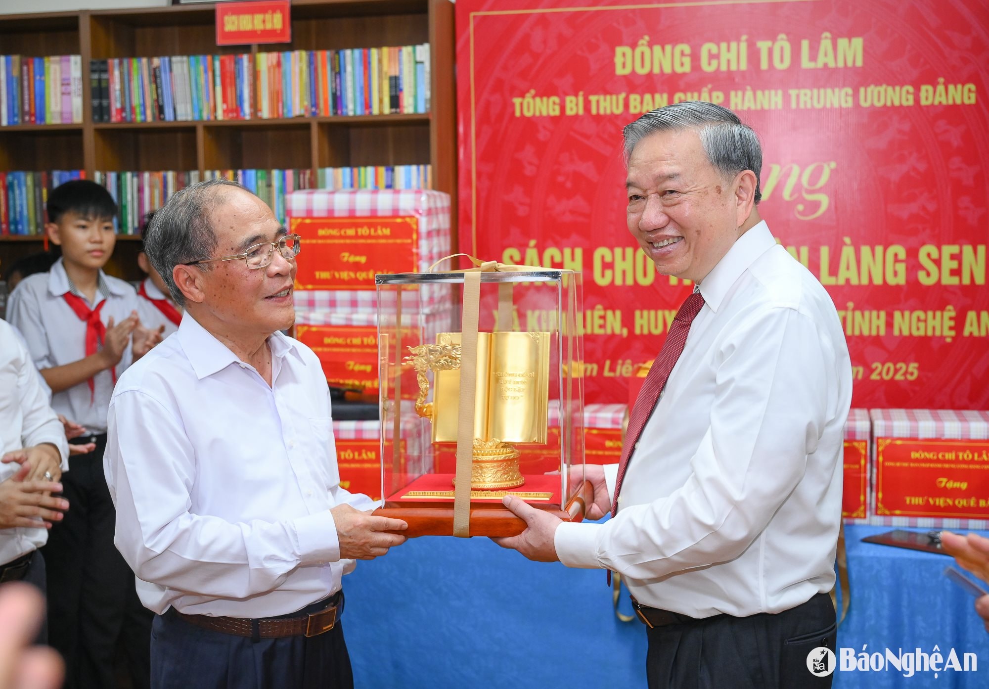 Tổng Bí thư LV với Nghệ An-127