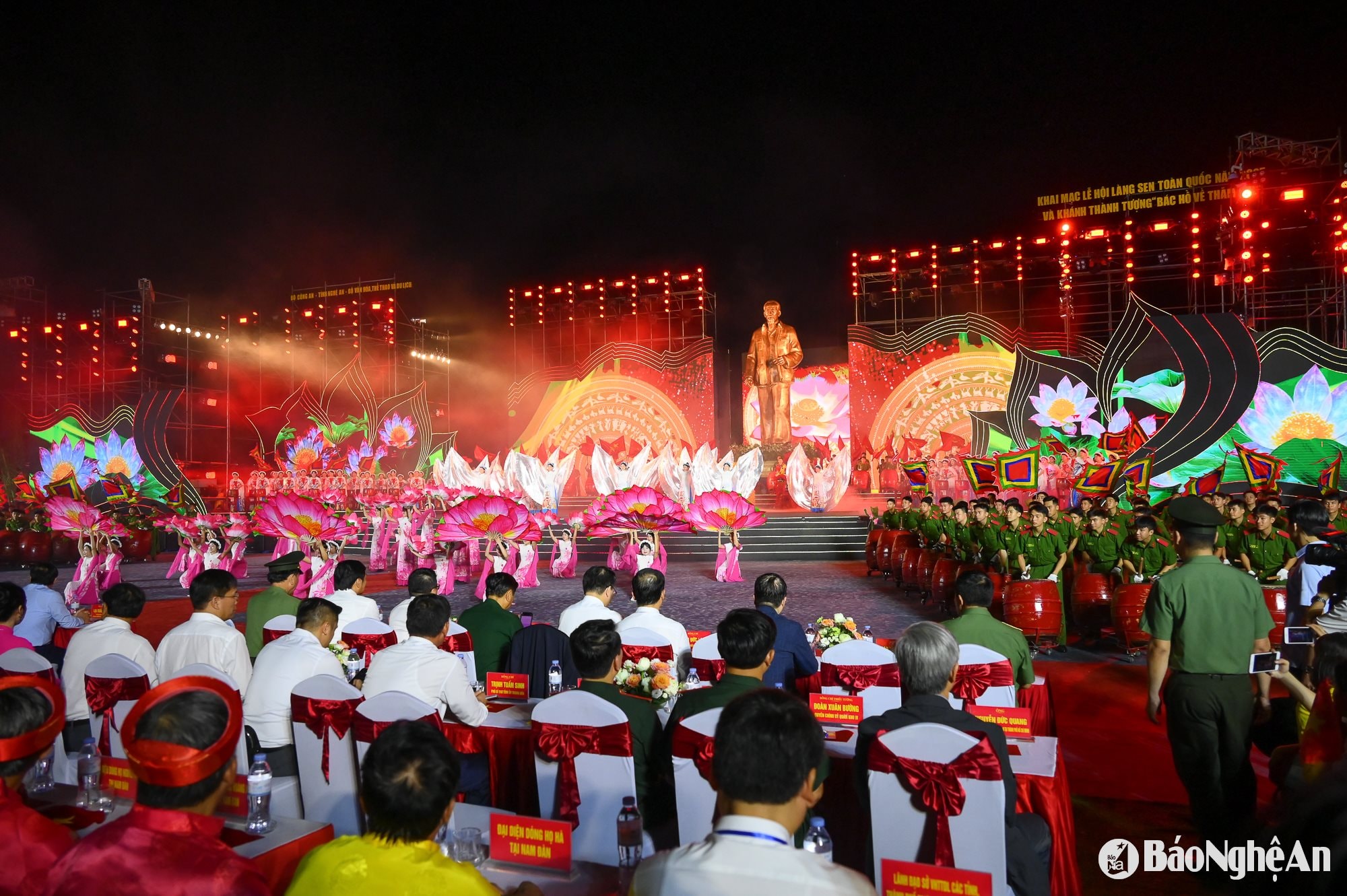 Tổng Bí thư LV với Nghệ An-158