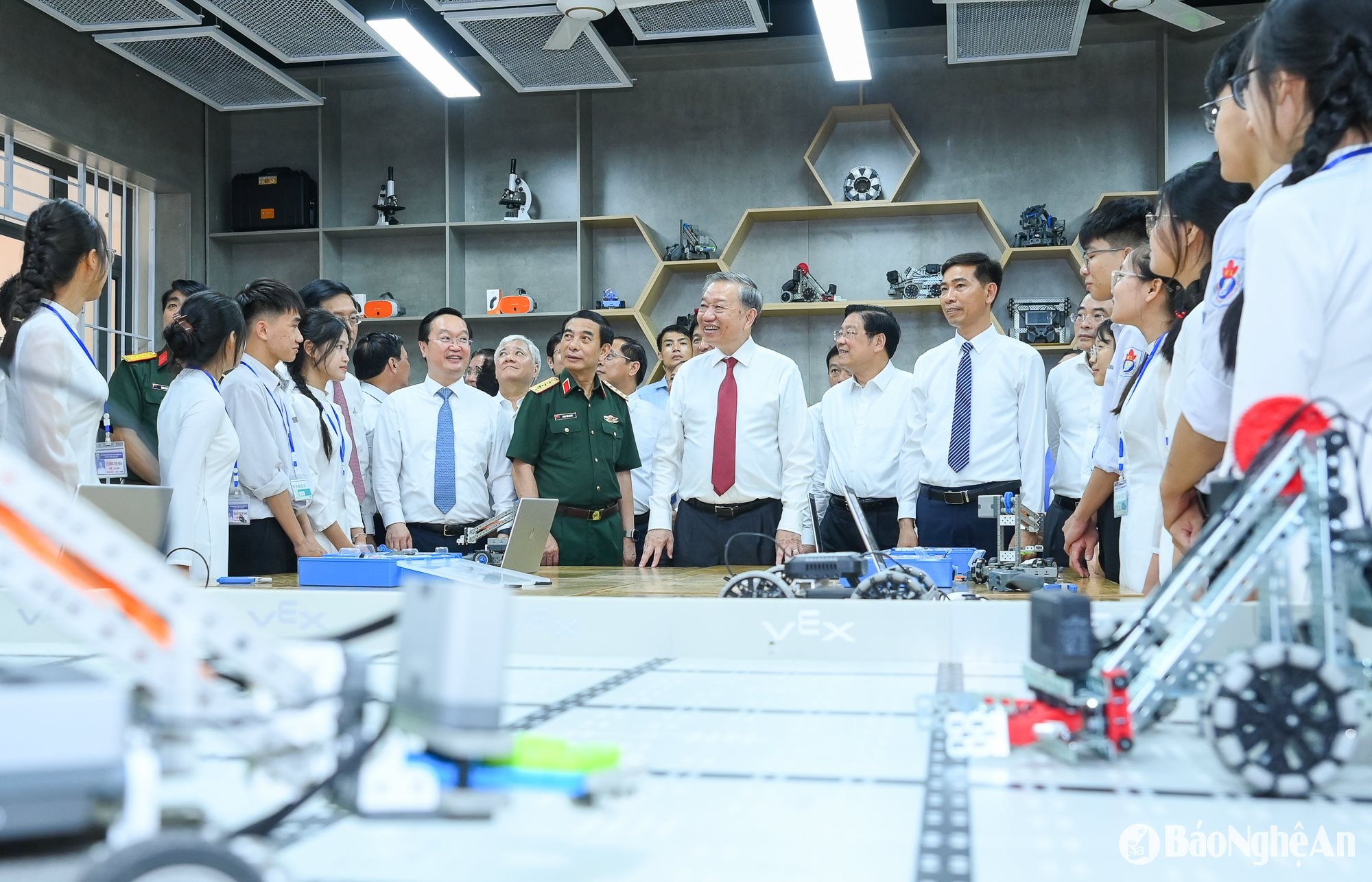 Tổng Bí thư LV với Nghệ An-162
