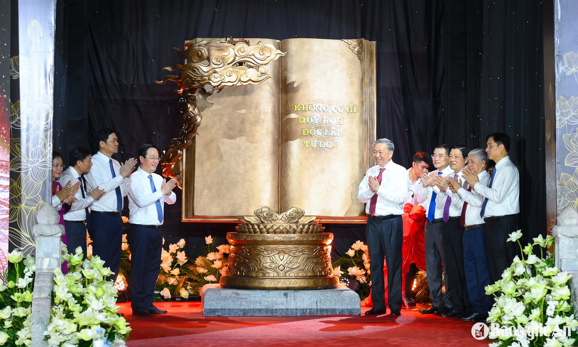 Tổng Bí thư LV với Nghệ An-167