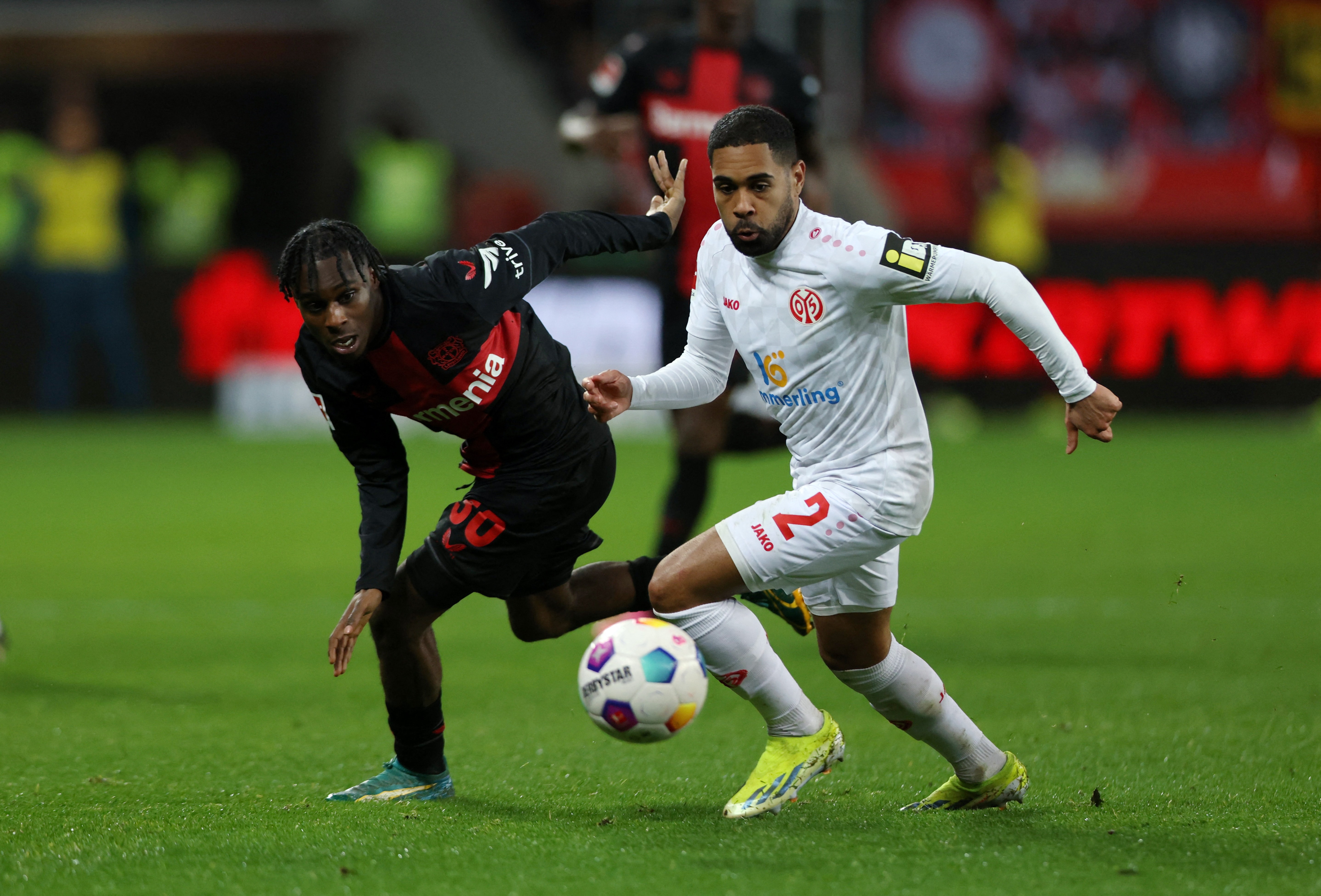 Leverkusen beat Mainz 2-1 to widen gap at top and set unbeaten record | Reuters