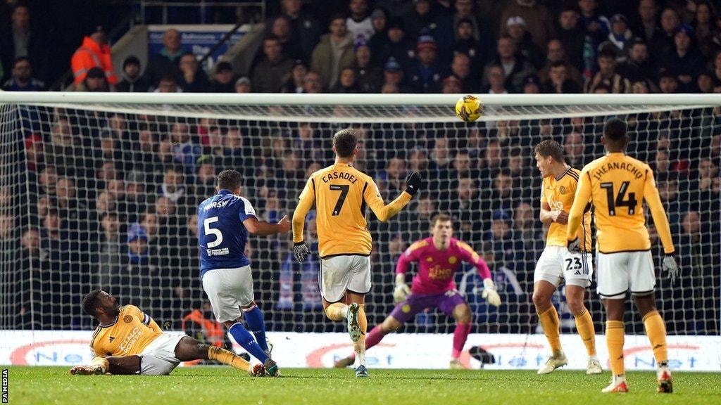 Ipswich Town 1-1 Leicester City: Jannik Vestergaard own goal gives Tractor Boys late draw - BBC Sport