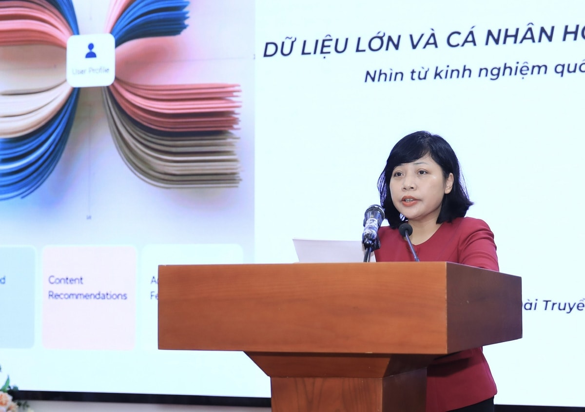 Nhà báo Nguyễn Thị Kim Hải, Phó Trưởng phòng Văn hóa - Ban Thời sự, Đài Truyền hình Việt Nam trình bày tham luận