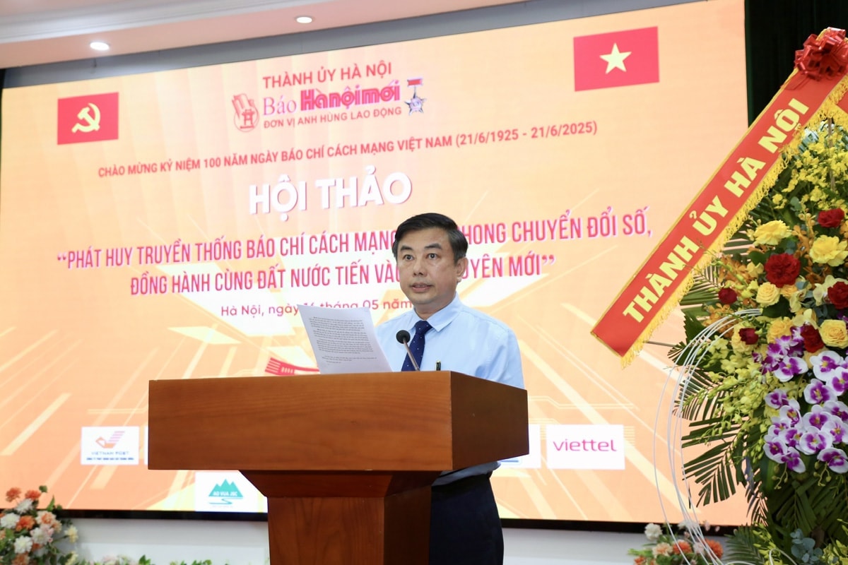 Tổng Biên tập Báo Hànộimới Nguyễn Minh Đức phát biểu đề dẫn hội thảo.