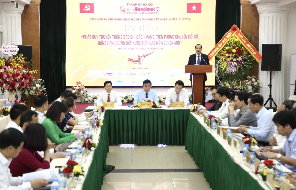 Trưởng ban Tuyên giáo và Dân vận Thành ủy Hà Nội Nguyễn Doãn Toản phát biểu tại hội thảo.